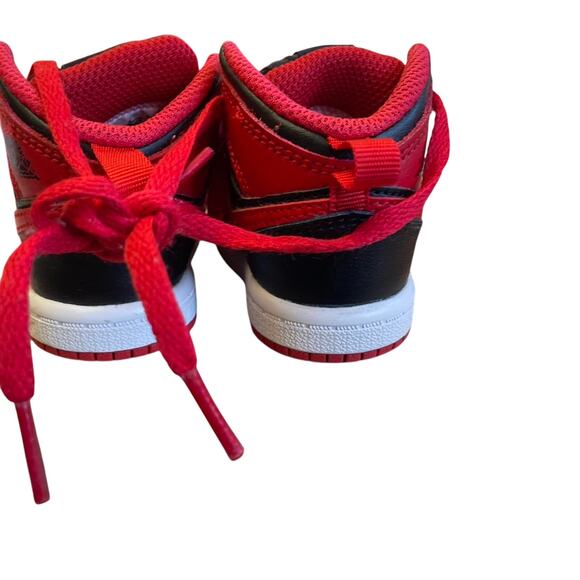 Red and black jordan 1 - Picture 3 of 5